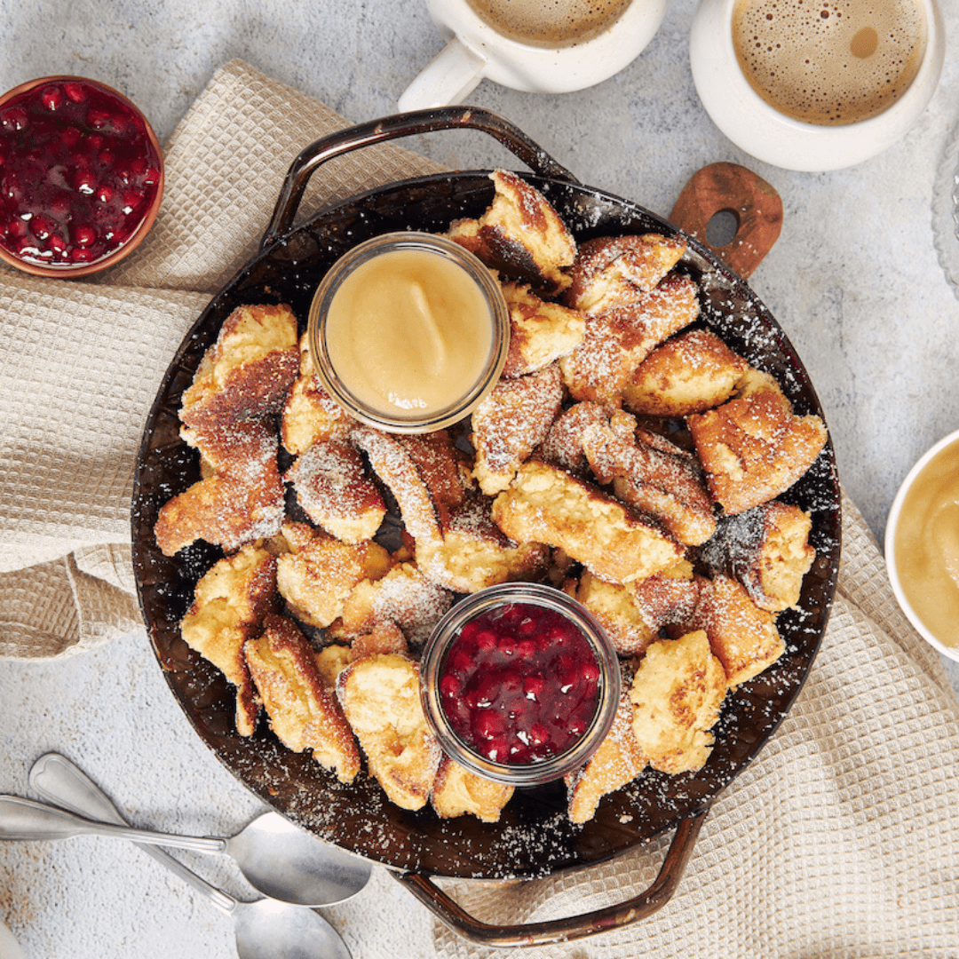 Zauberhafter Kaiserschmarren mit saftigen Beeren